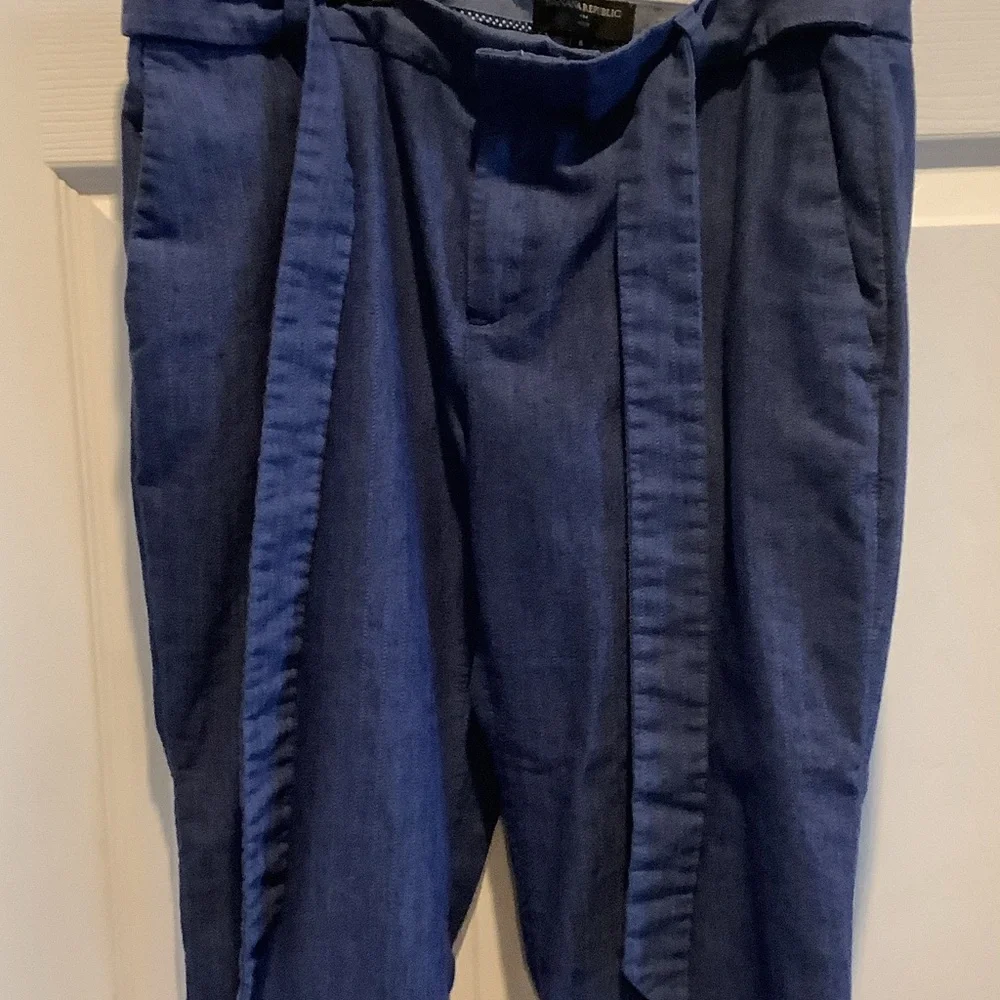 Banana Republic Women's Navy‎ Cropped Pants, linen blend